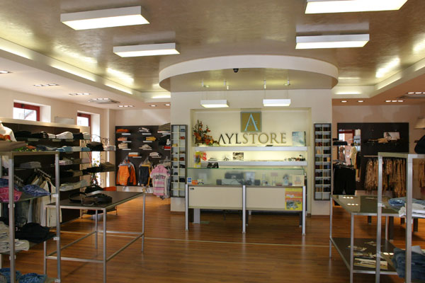 Clothing & Footwear store